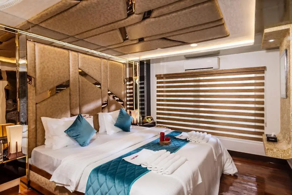 Luxury Boathouse Hotel Alappuzha 3*,
