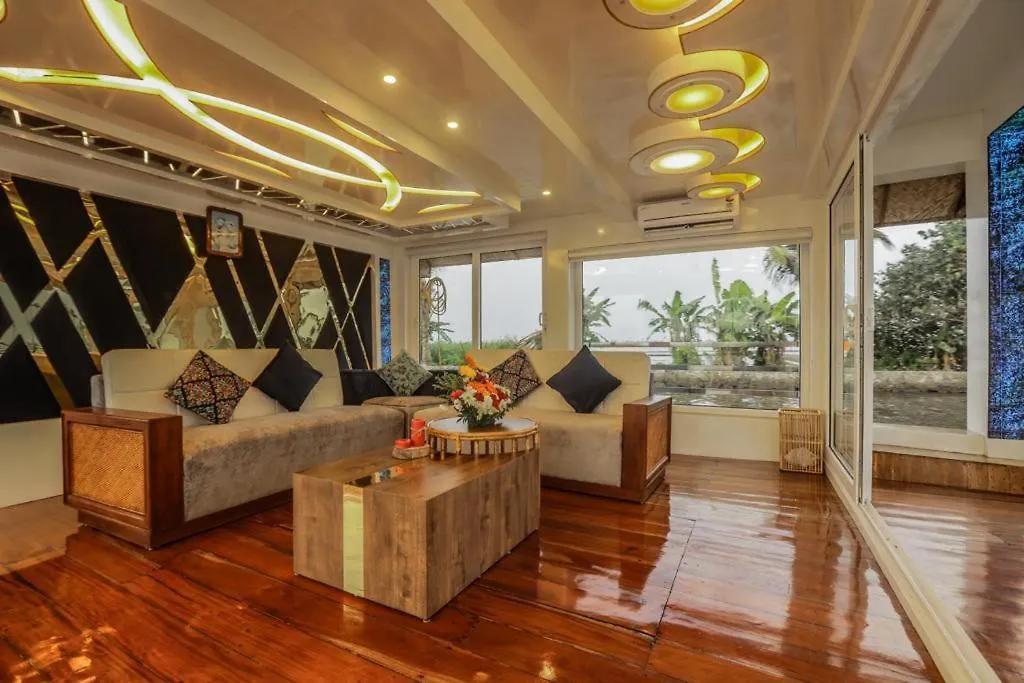 Luxury Boathouse Hotel Alappuzha Botel