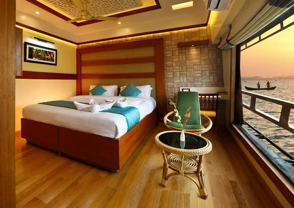 Luxury Boathouse Hotel Alappuzha 3*,  India