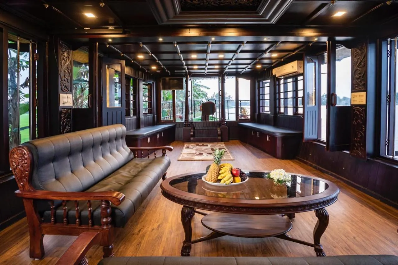 Luxury Boathouse Hotel Alappuzha