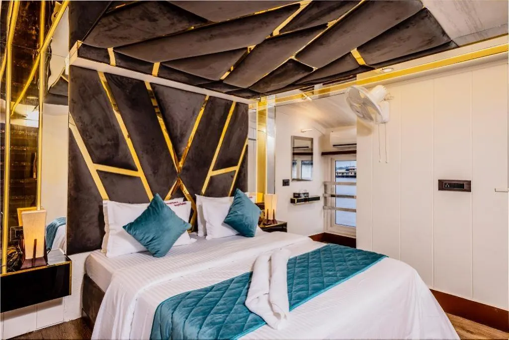 Botel Luxury Boathouse Hotel Alappuzha
