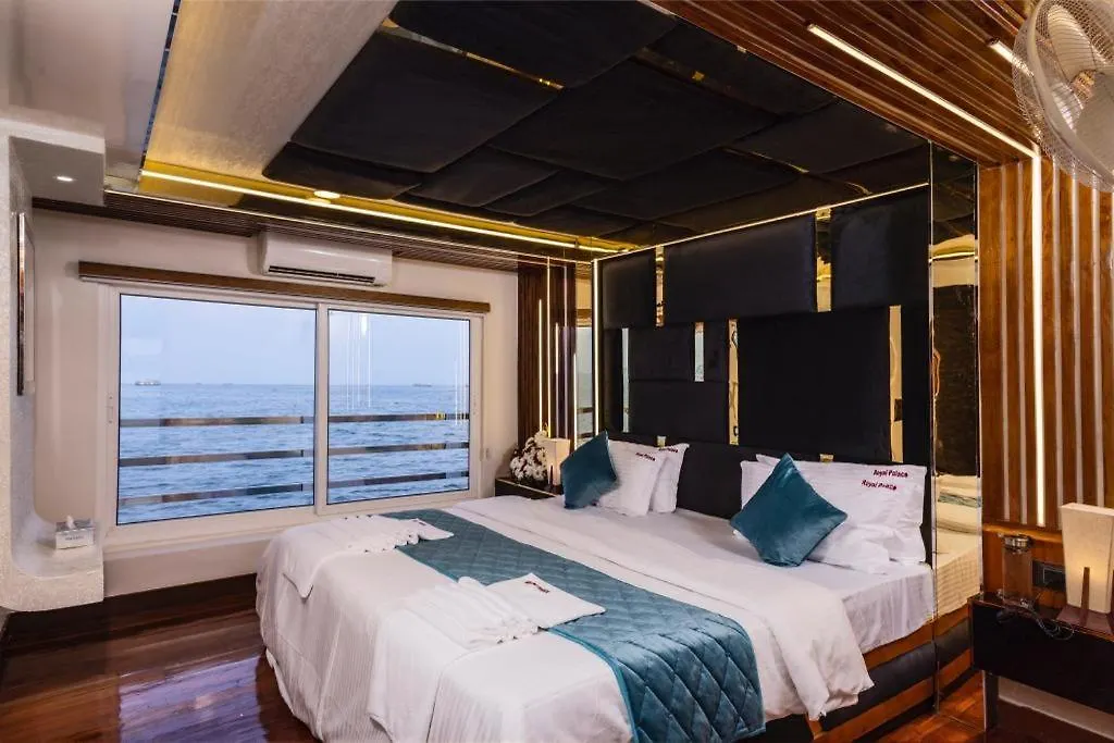 Luxury Boathouse Hotel Alappuzha India