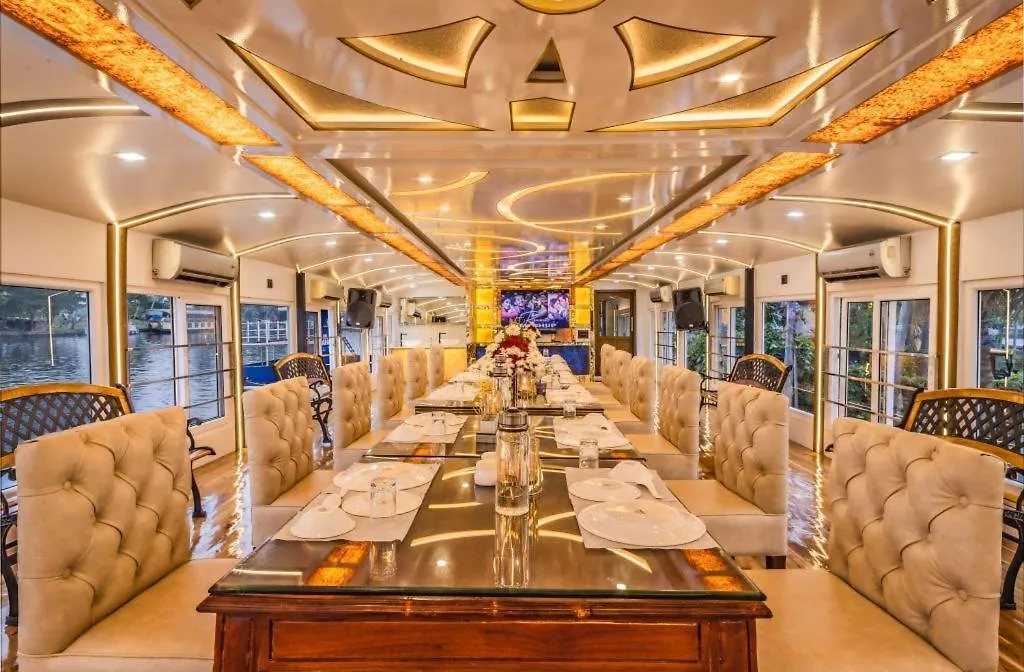 Luxury Boathouse Hotel Alappuzha Botel
