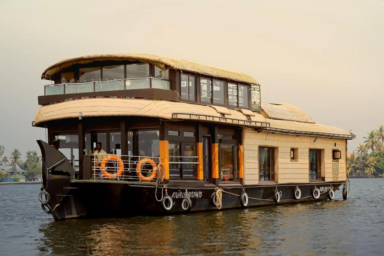 Luxury Boathouse Hotel Alappuzha India