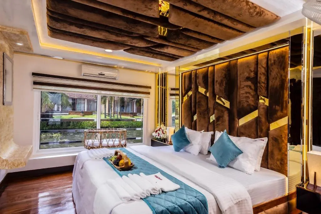Luxury Boathouse Hotel Alappuzha 3*,  India