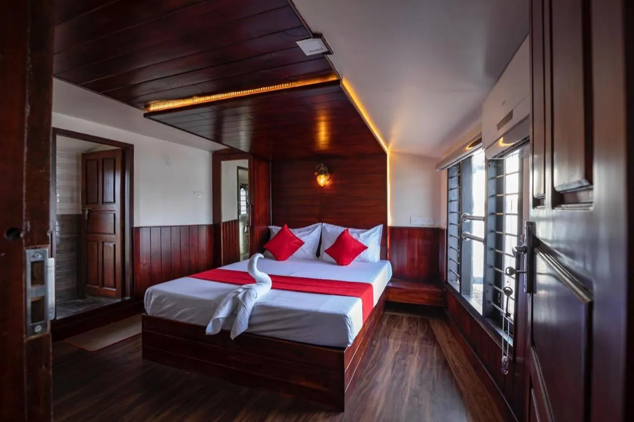 Luxury Boathouse Hotel Alappuzha Botel