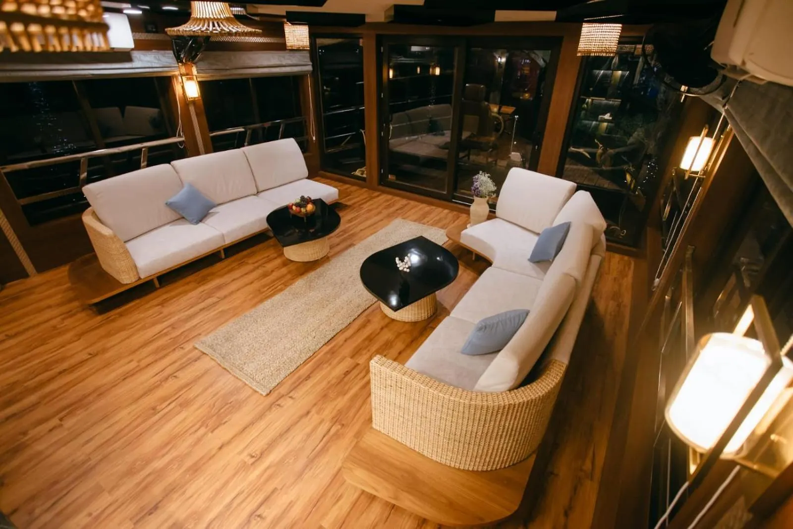 Luxury Boathouse Hotel Alappuzha Botel