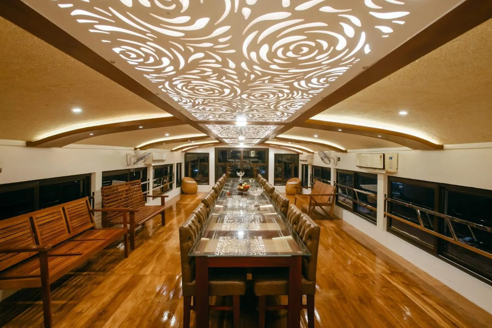 Botel Luxury Boathouse Hotel Alappuzha