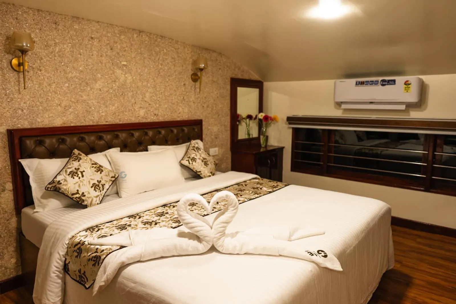 Luxury Boathouse Hotel Alappuzha