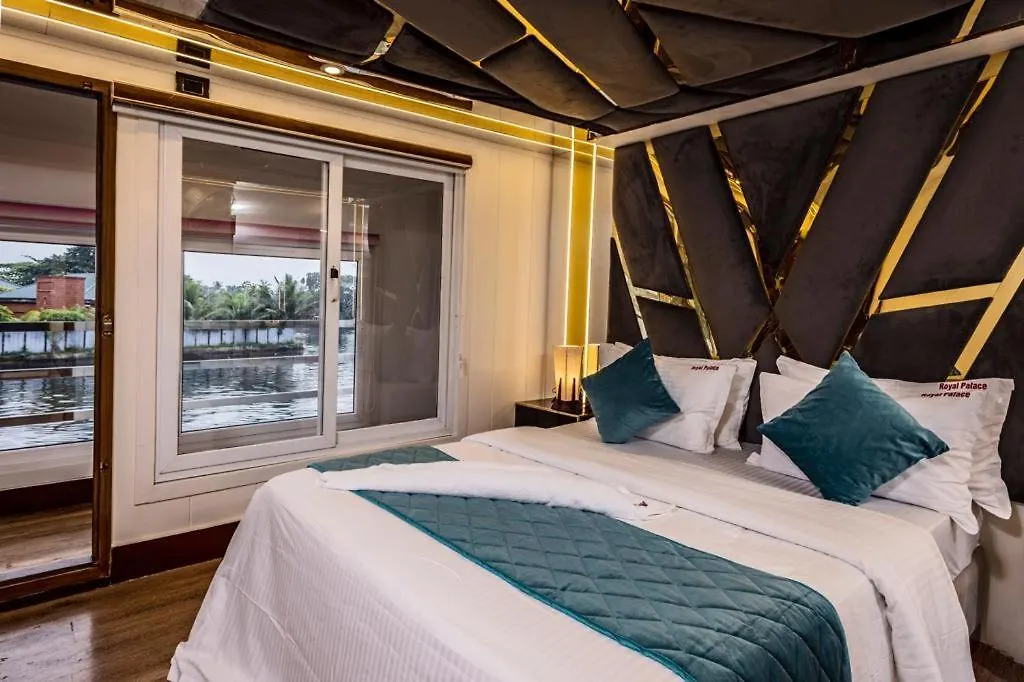 Hotel Luxury Boathouse Alappuzha Indie